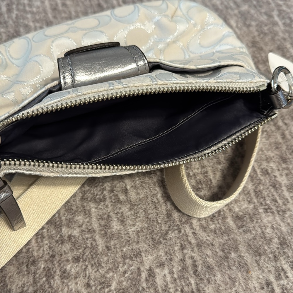 NWT Coach Poppy Signature Multi Swingpack Bag Crossbody Purse White Silver Cream - Picture 6 of 6